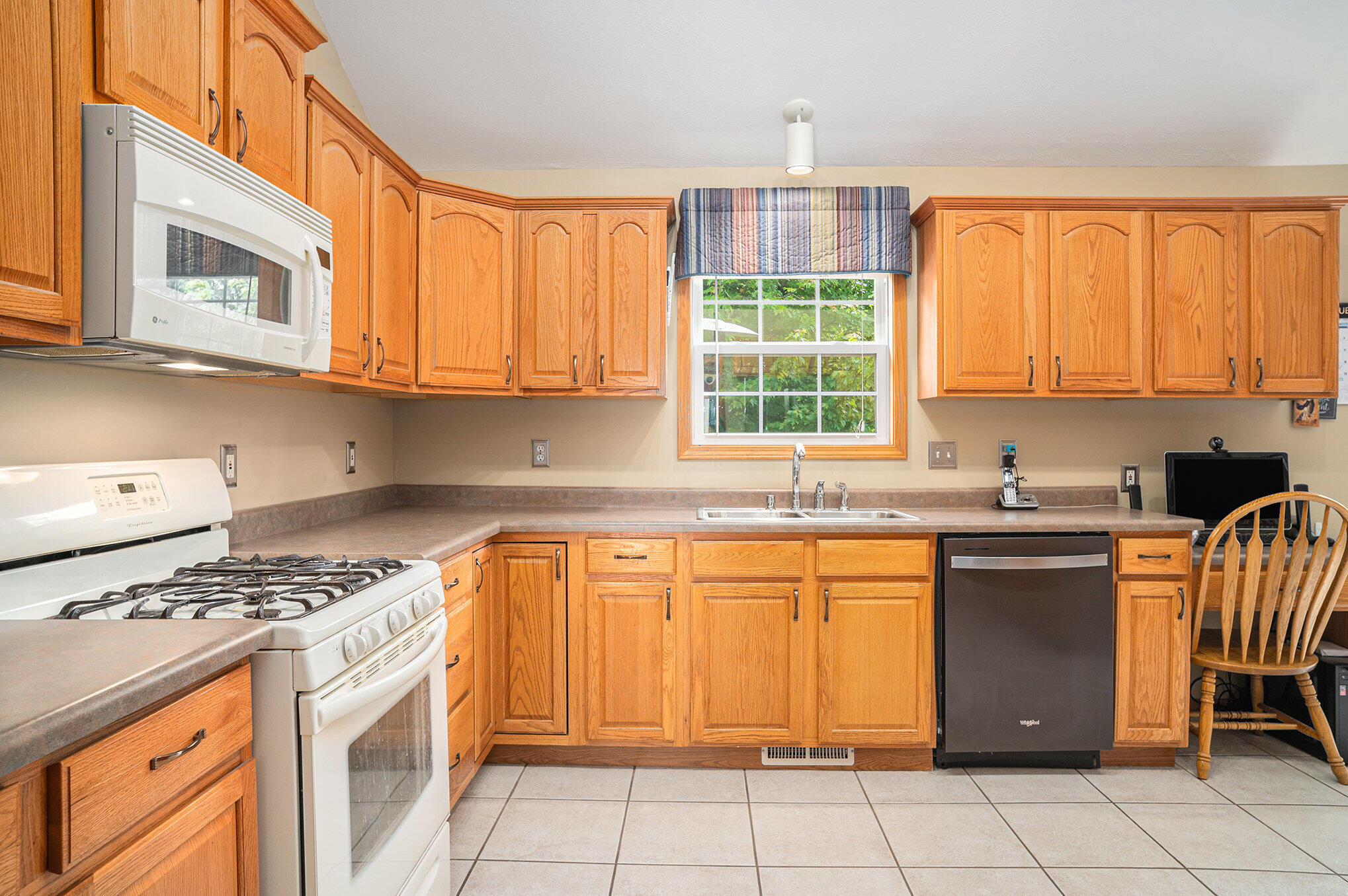 426 Chadwick Circle Valparaiso, IN 46385 - Photo 8 of 36 2038x1356