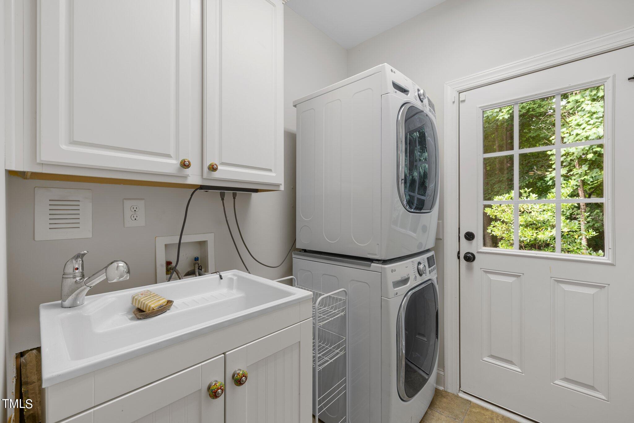 152 Roads End Pittsboro, NC 27312 - Photo 34 of 58 a utility room with dryer and washer