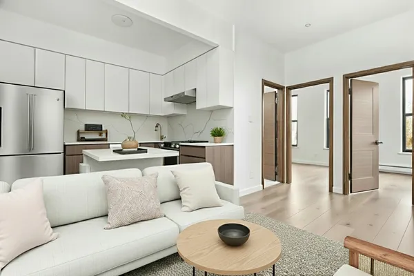 $4,300 | 983 Manhattan Avenue, Unit 2R | Greenpoint