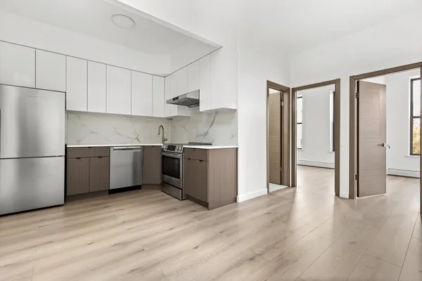 $4,300 | 983 Manhattan Avenue, Unit 2R | Greenpoint