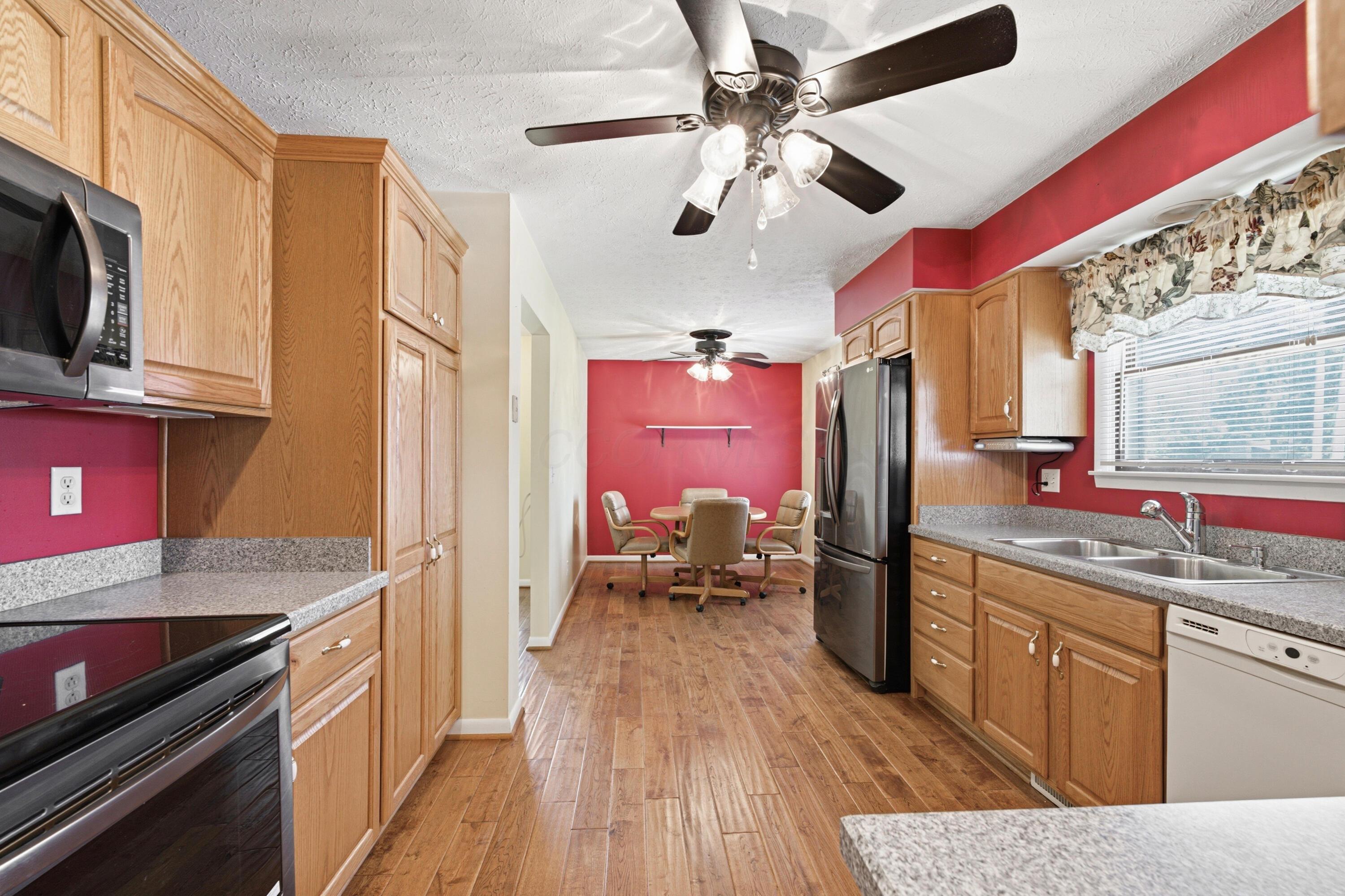 4424 Ethel Road Obetz, OH 43207 - Photo 11 of 34 Kitchen5