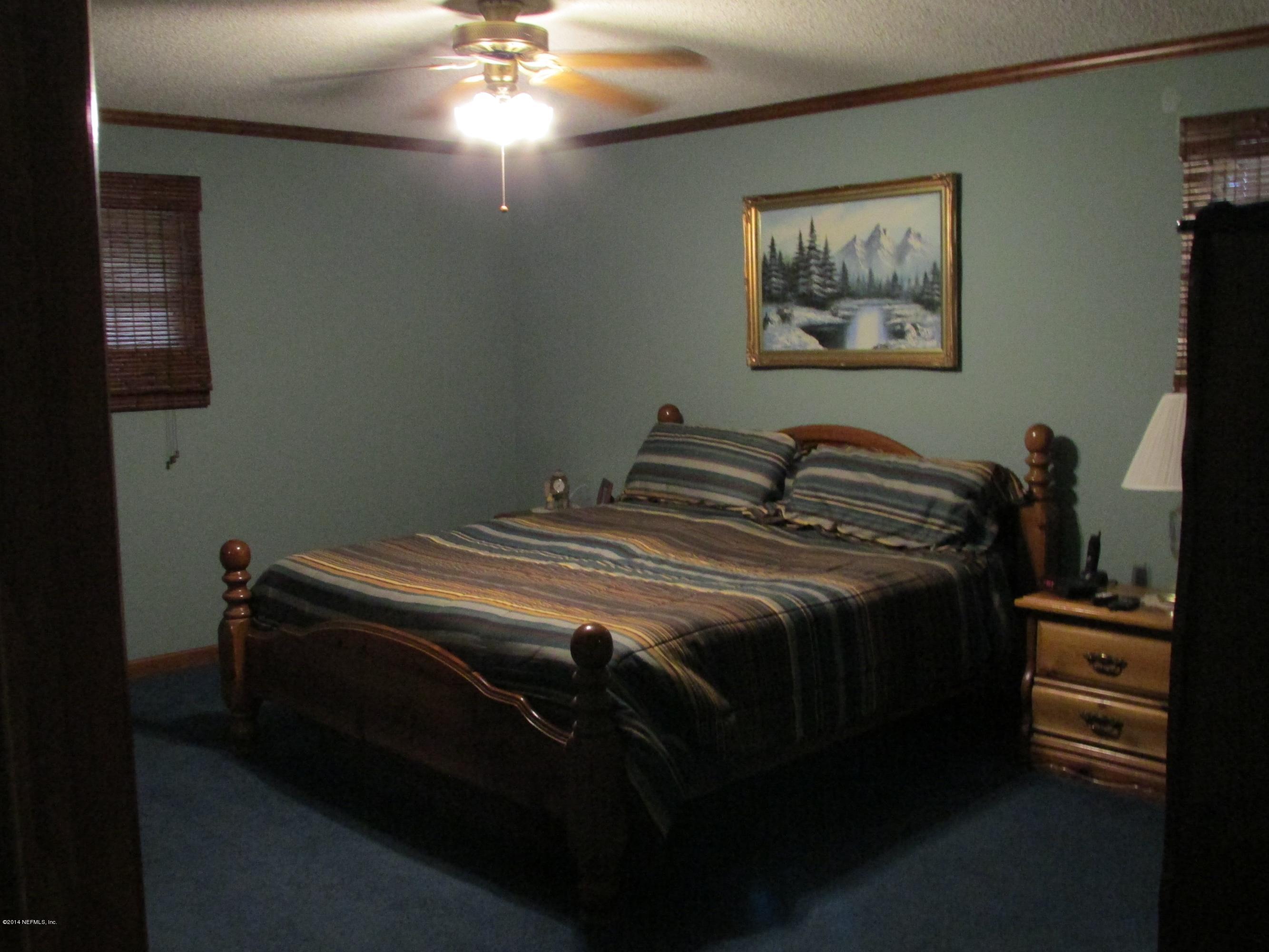 1720 Mccaul Road Jacksonville, FL 32220 - Photo 20 of 27 Large Master Bedroom