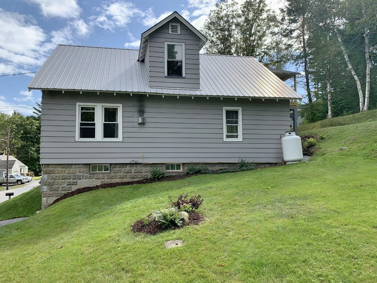 28 Bailey Street Springfield, VT 05156 - Photo 2 of 28