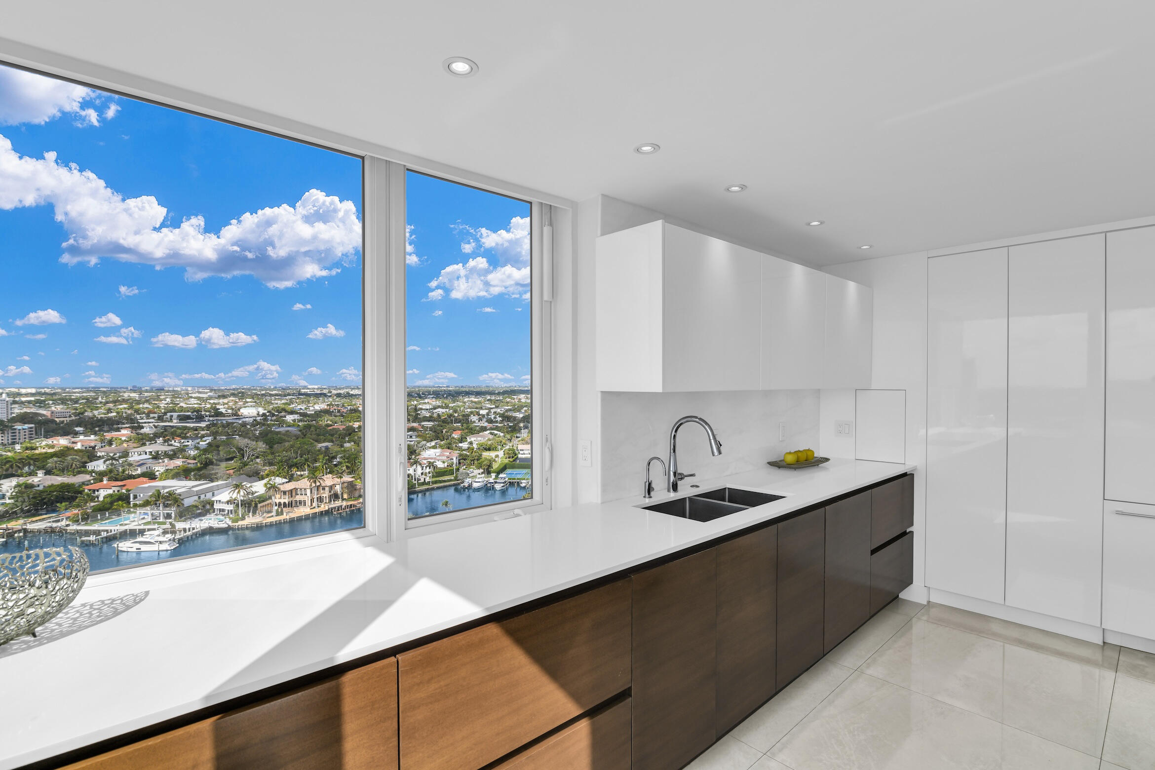 500 South Ocean Boulevard, Unit 2008 Boca Raton, FL 33432 - Photo 13 of 54 Kitchen