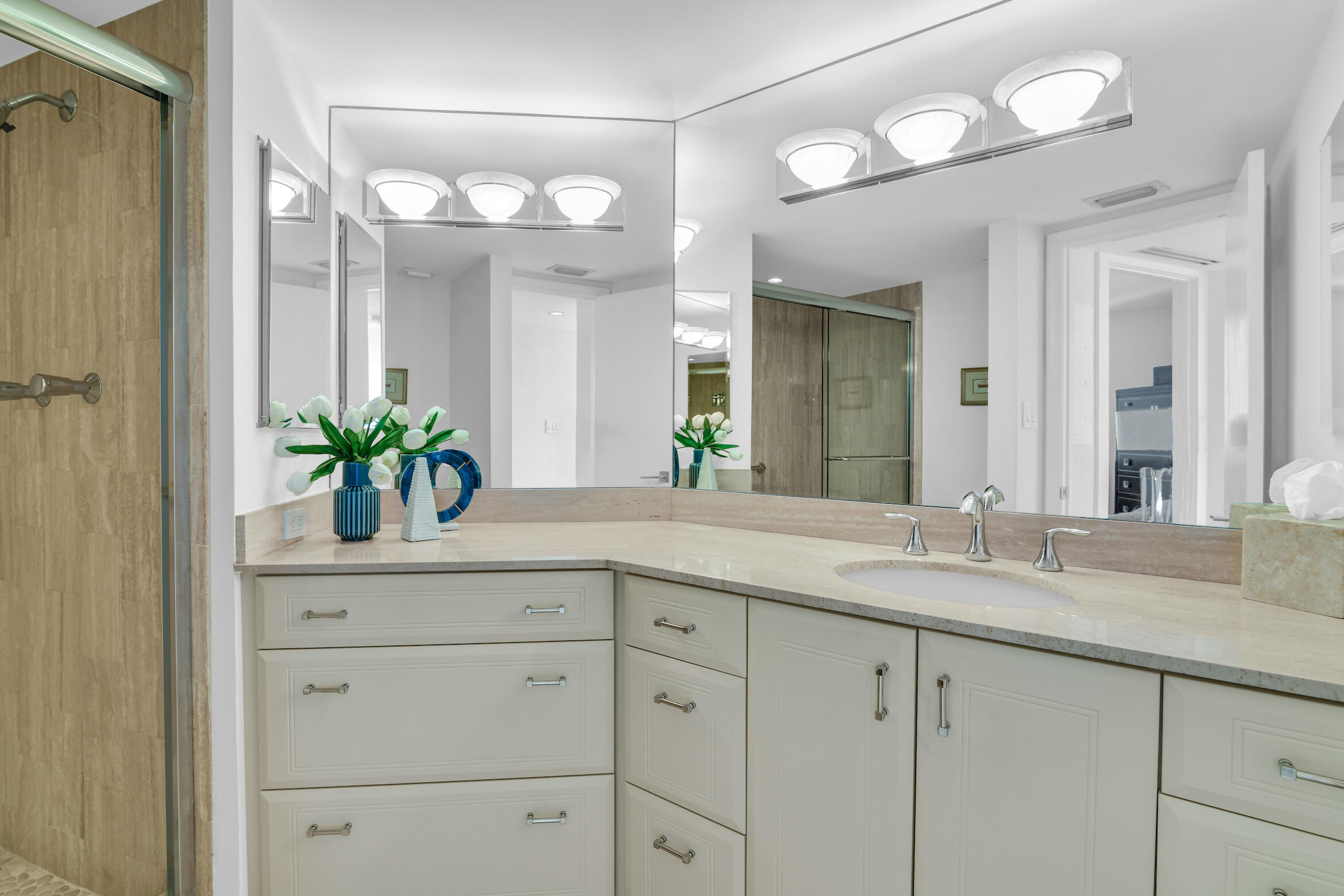 500 South Ocean Boulevard, Unit 2008 Boca Raton, FL 33432 - Photo 23 of 54 Second bathroom