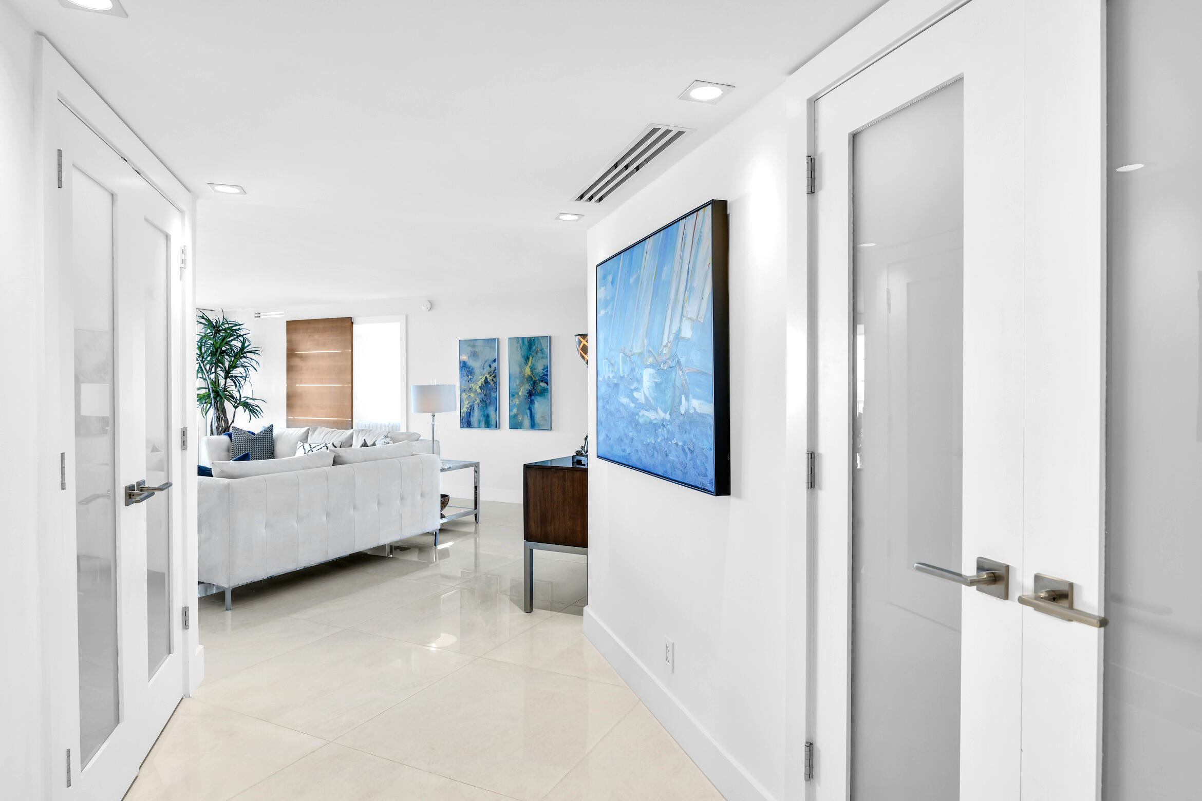 500 South Ocean Boulevard, Unit 2008 Boca Raton, FL 33432 - Photo 29 of 54 Entrance Hallway