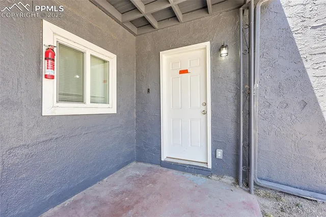 a view of a house with backyard and a tree