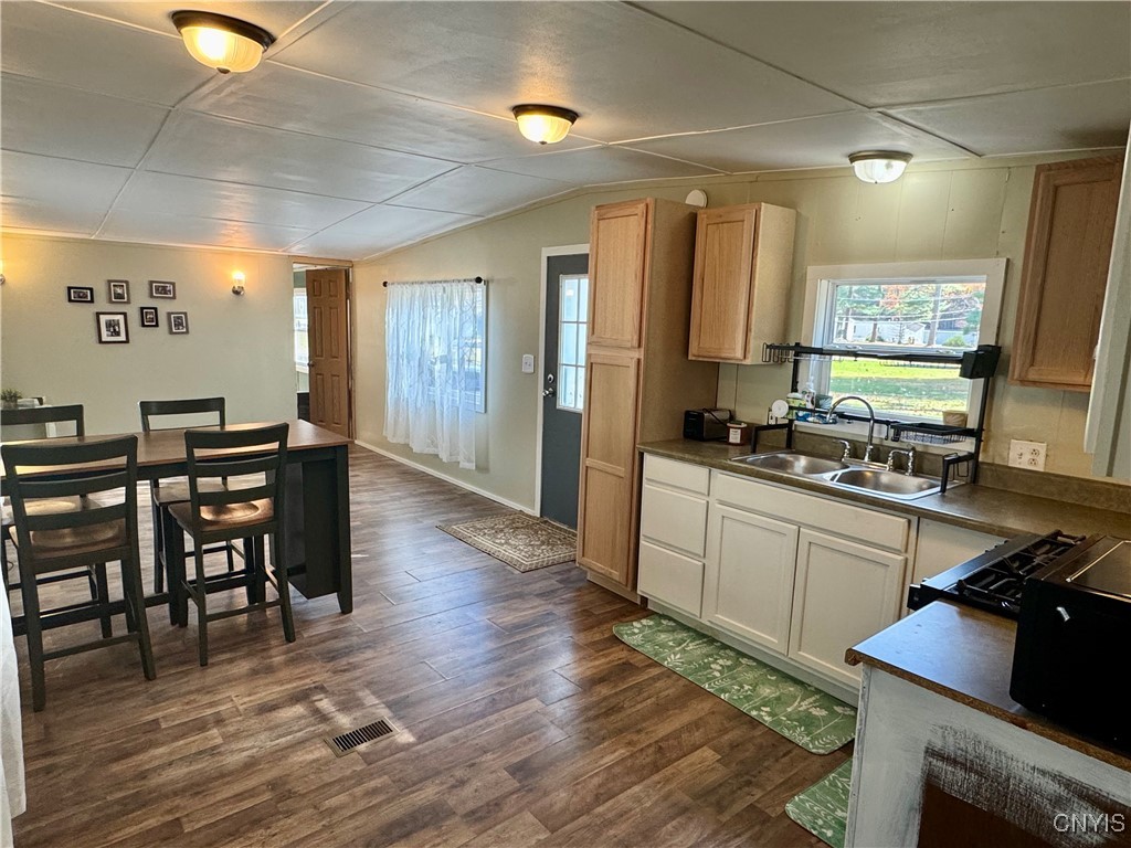 4 Ivy Lane Rome, NY 13308 - Photo 4 of 16