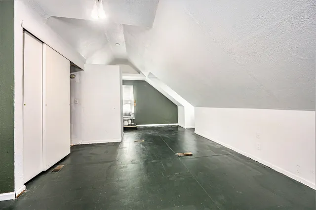 $250,000 | 2428 Glendale Boulevard, Kalamazoo, MI 49004