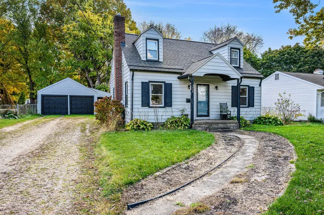 $250,000 | 2428 Glendale Boulevard, Kalamazoo, MI 49004