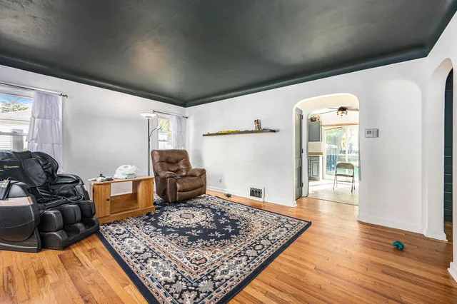 $250,000 | 2428 Glendale Boulevard, Kalamazoo, MI 49004