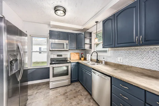 $250,000 | 2428 Glendale Boulevard, Kalamazoo, MI 49004