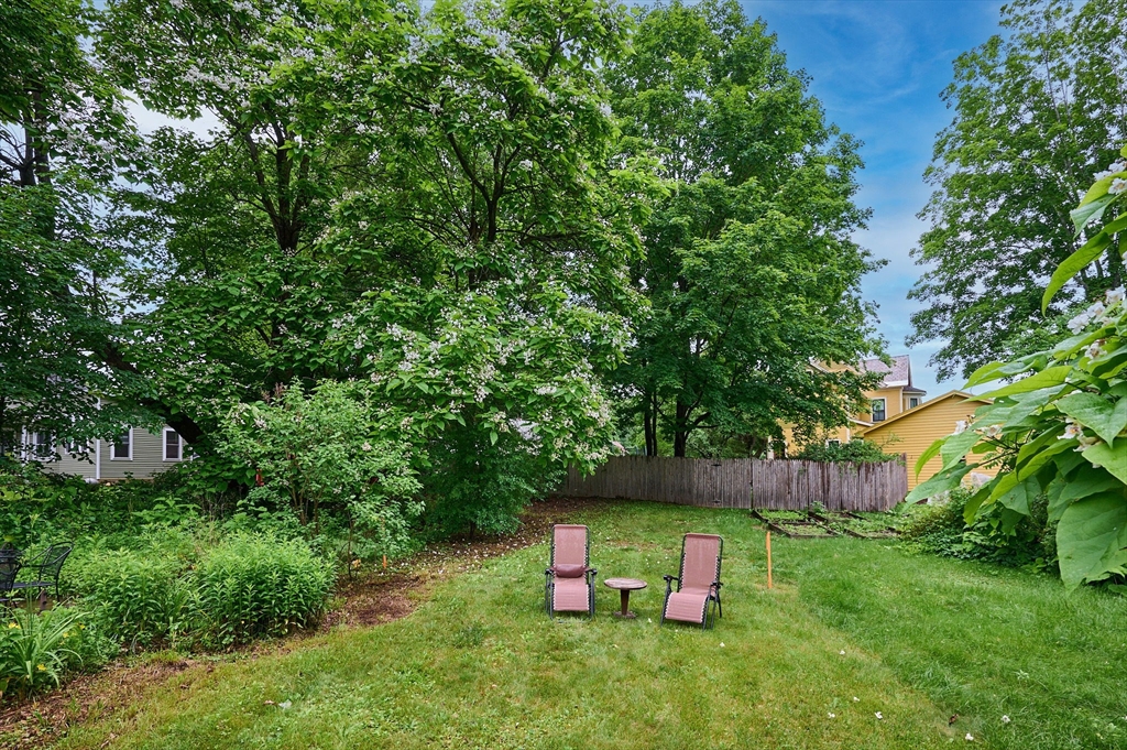 325 Riverside Drive Northampton, MA 01062 - Photo 4 of 36