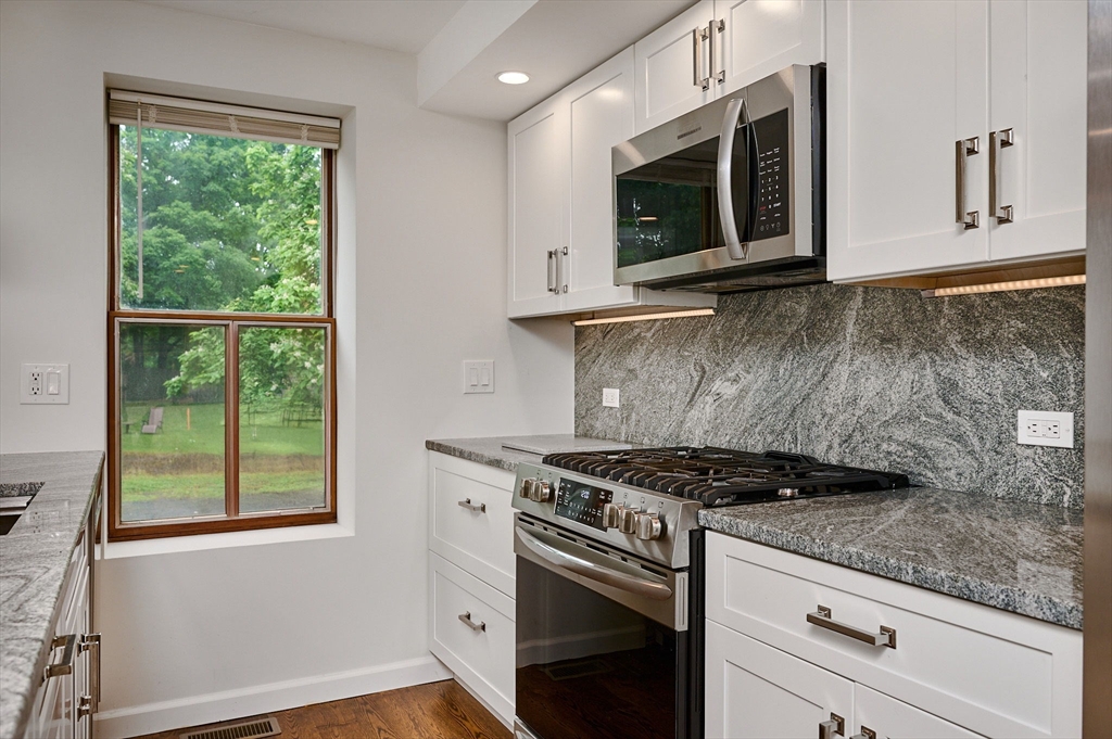 325 Riverside Drive Northampton, MA 01062 - Photo 8 of 36