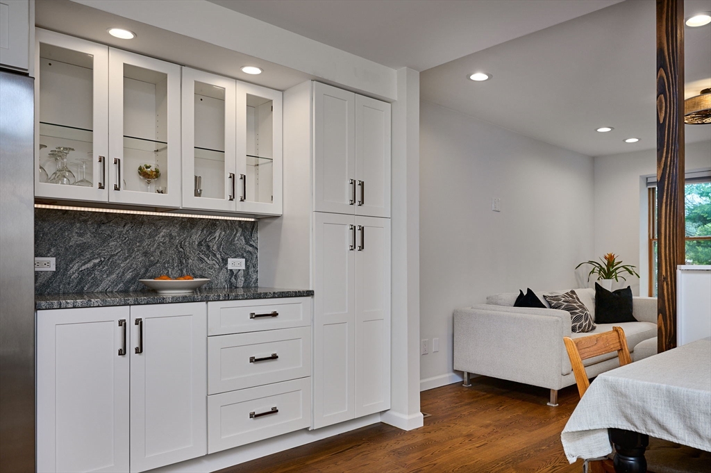 325 Riverside Drive Northampton, MA 01062 - Photo 10 of 36