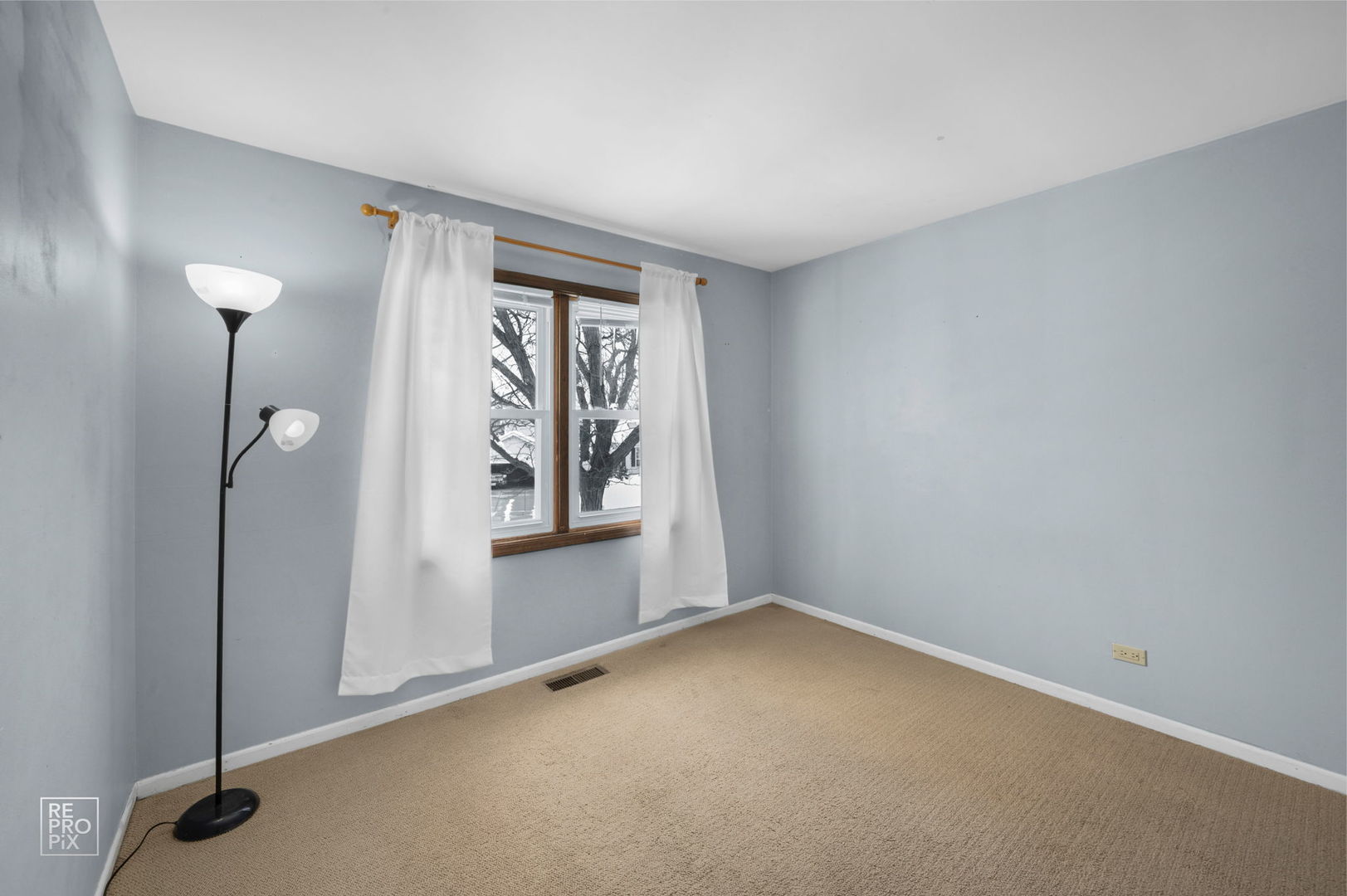 1033 Warwick Circle South Hoffman Estates, IL 60169 - Photo 11 of 18 a view of an empty room with a window