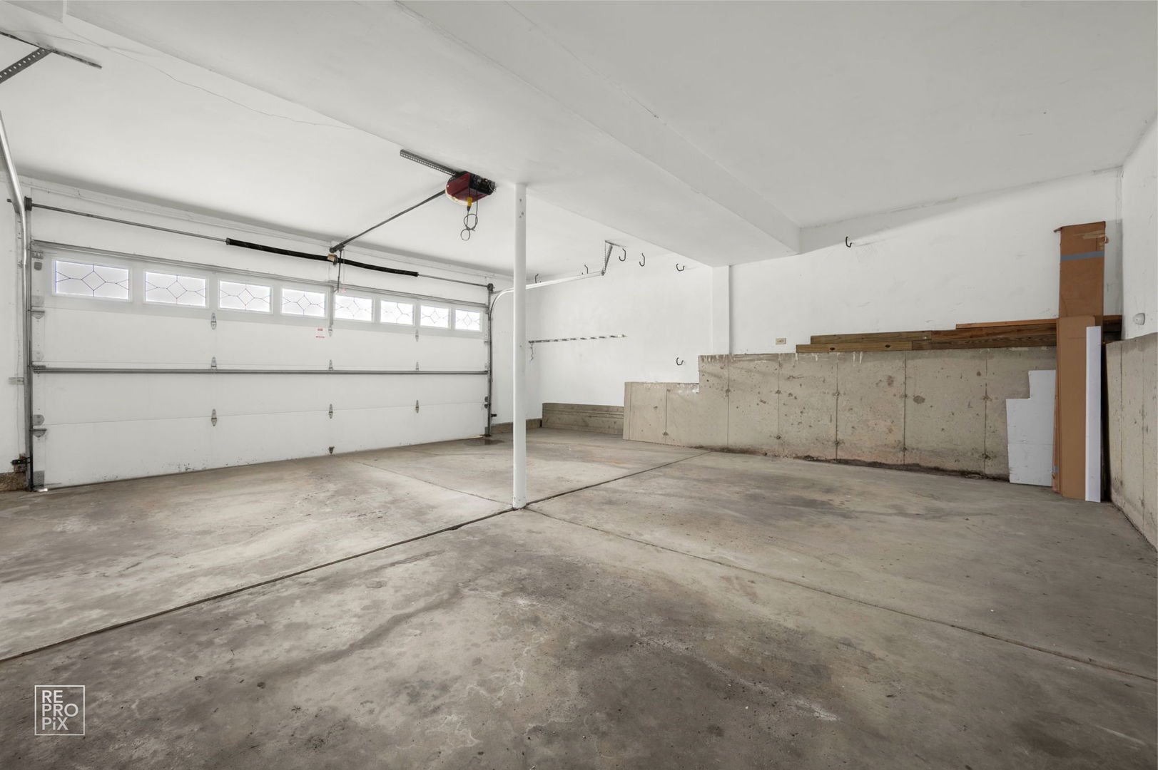 1033 Warwick Circle South Hoffman Estates, IL 60169 - Photo 14 of 18 a view of a garage