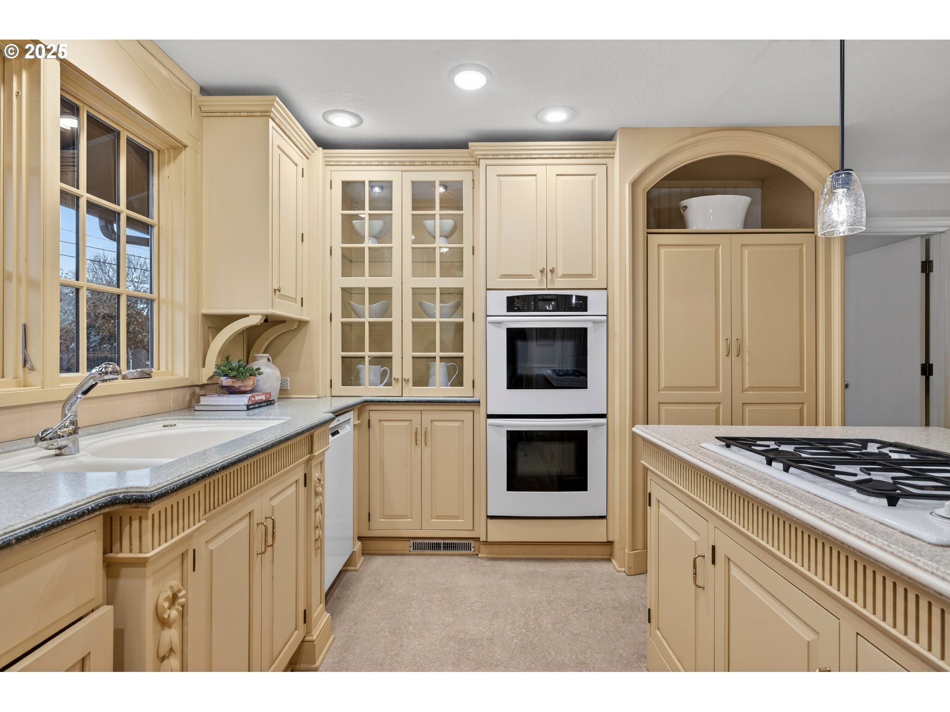 8920 Southwest Jamieson Road Portland, OR 97225 - Photo 8 of 19 Gallery Image 8