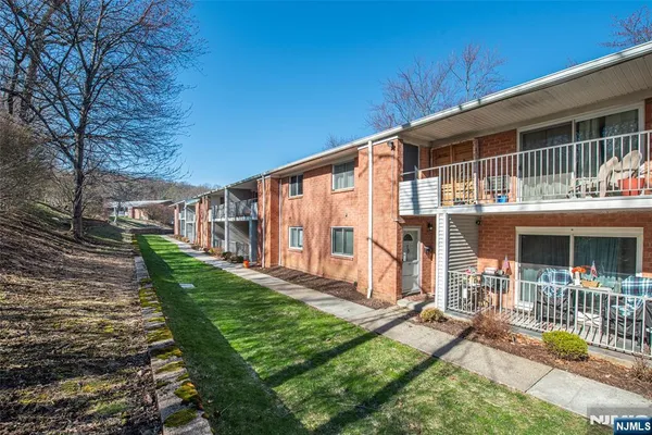 $274,500 | 2350 State Route 10, Unit A9, Morris Plains, NJ 07950