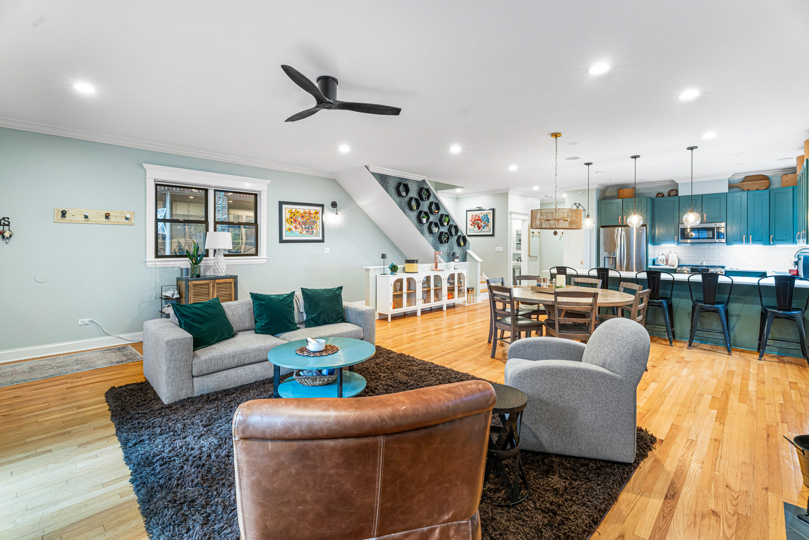 Undisclosed Address Chicago, IL 60613 - Photo 13 of 68 a living room with furniture kitchen view and a wooden floor
