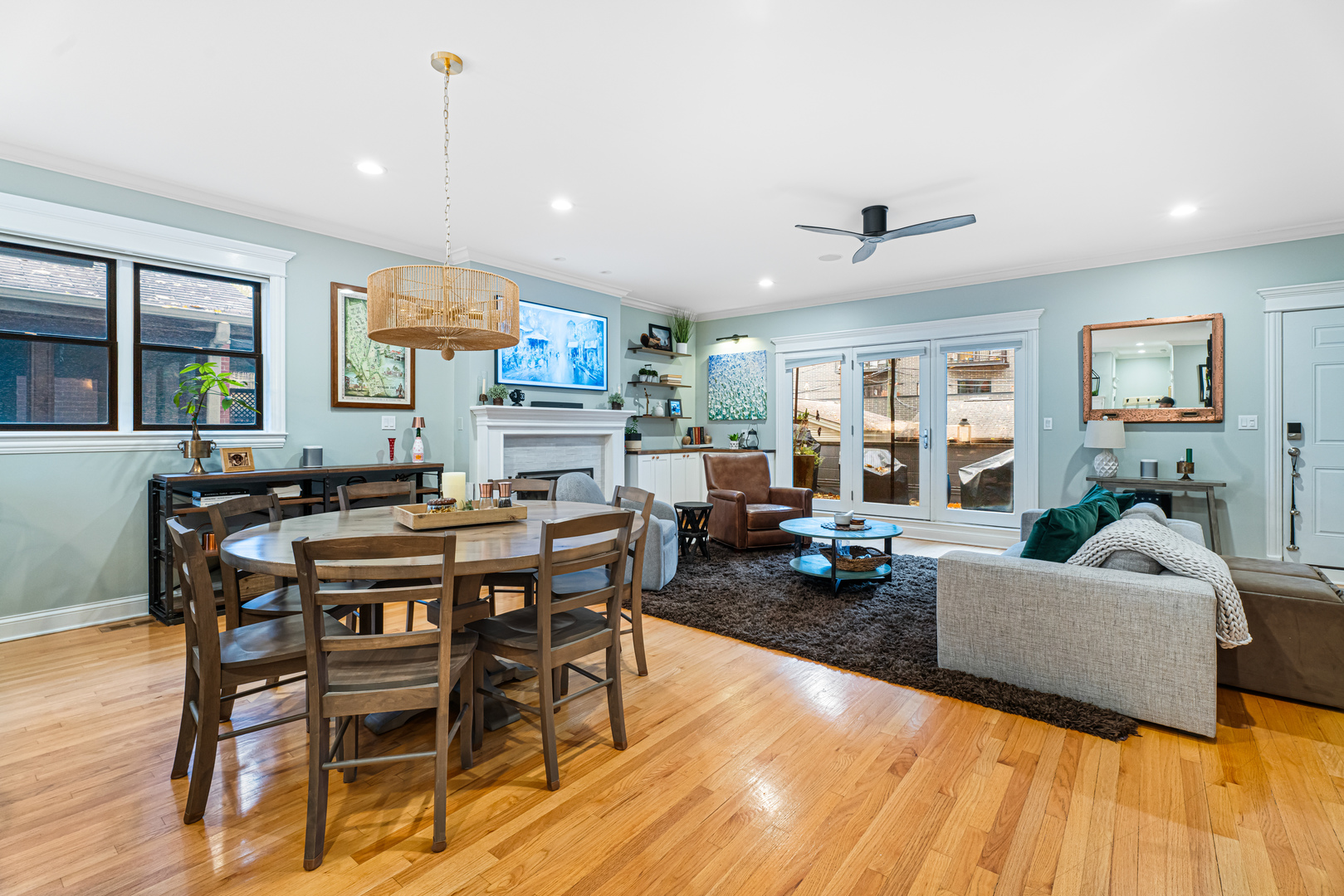 Undisclosed Address Chicago, IL 60613 - Photo 16 of 68 a living room with furniture and wooden floor