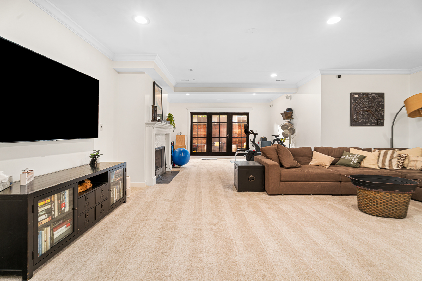 Undisclosed Address Chicago, IL 60613 - Photo 41 of 68 a living room with furniture and a flat screen tv