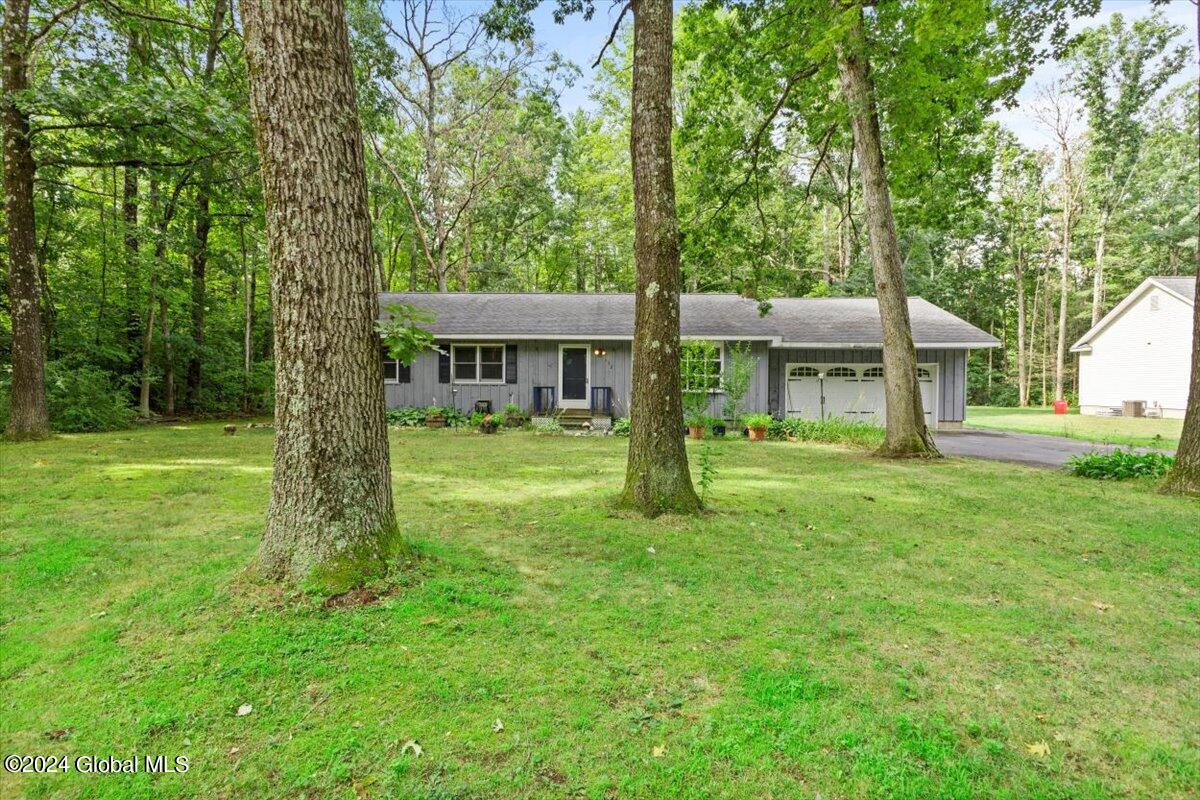 152 Butler Road Moreau, NY 12831 - Photo 1 of 26 Front House Center