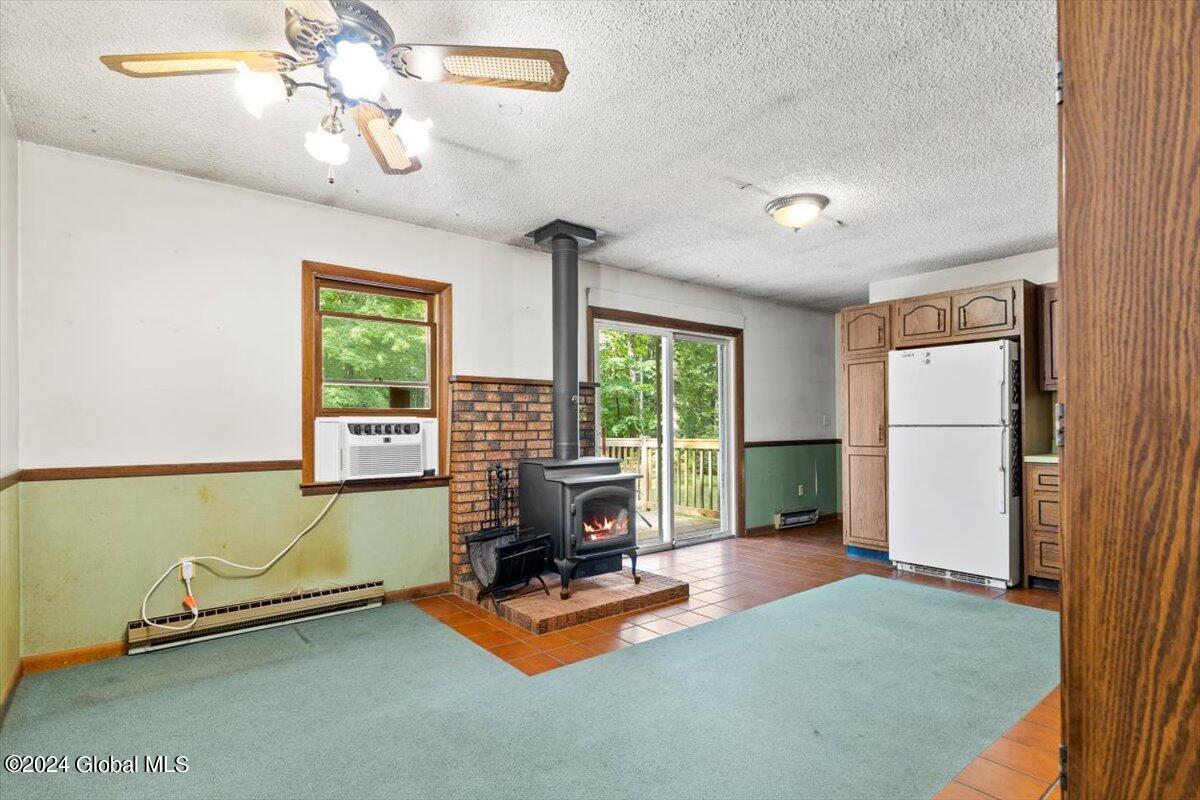 152 Butler Road Moreau, NY 12831 - Photo 11 of 26 Kitchen dining area