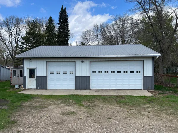 $369,900 | 129 East Nelson Street, Litchfield, MN 55355