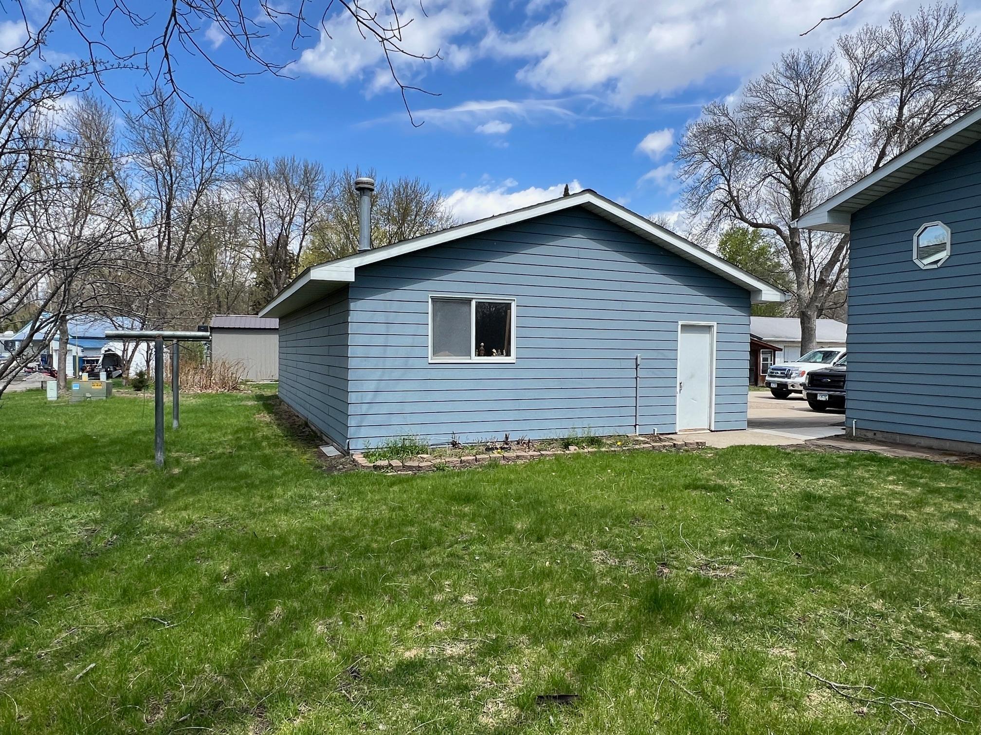129 East Nelson Street Litchfield, MN 55355 - Photo 5 of 14