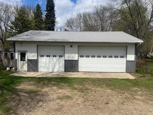 $369,900 | 129 East Nelson Street, Litchfield, MN 55355