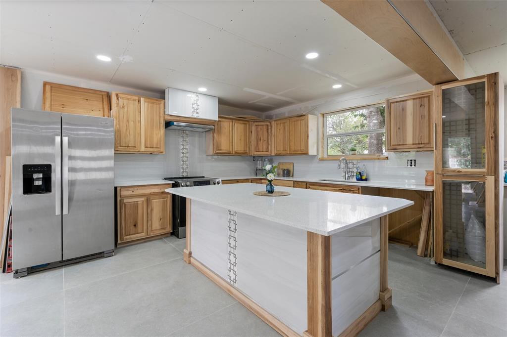 823 West 3rd Street Eddy, TX 76524 - Photo 3 of 15 Some photos are representative photos and/or digitally staged.