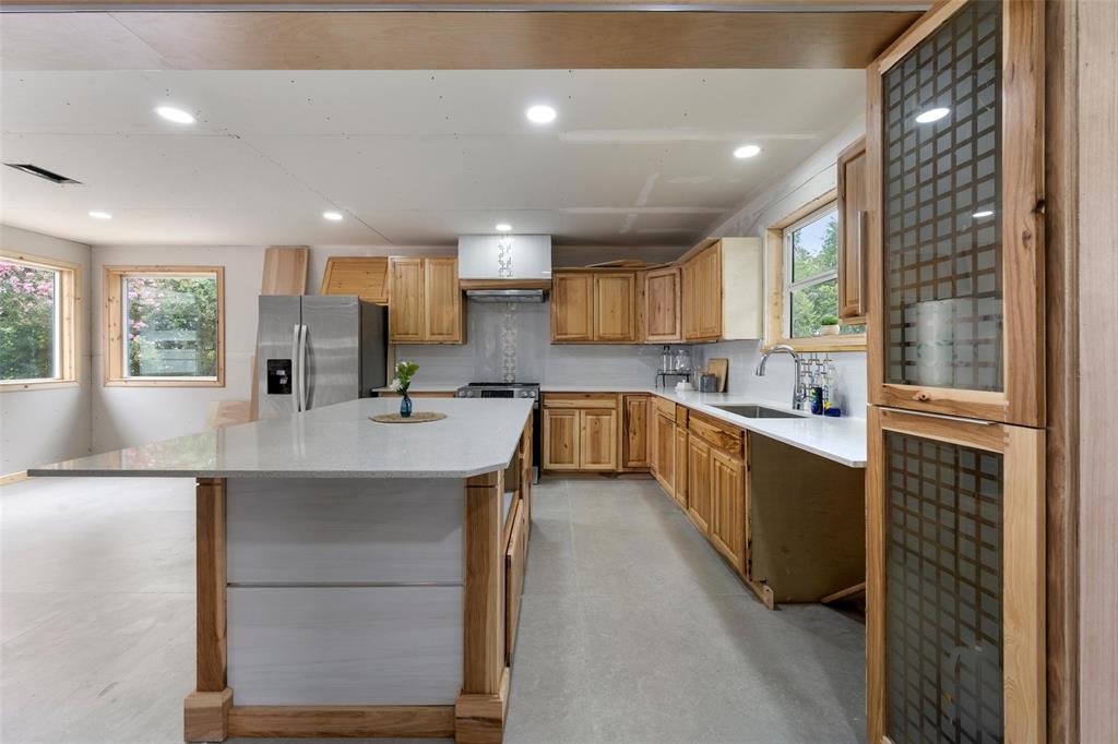 823 West 3rd Street Eddy, TX 76524 - Photo 4 of 15 Some photos are representative photos and/or digitally staged.