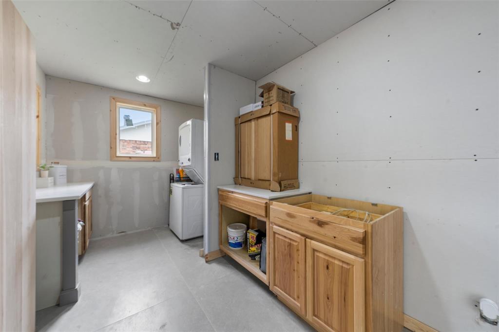 823 West 3rd Street Eddy, TX 76524 - Photo 10 of 15 Some photos are representative photos and/or digitally staged.