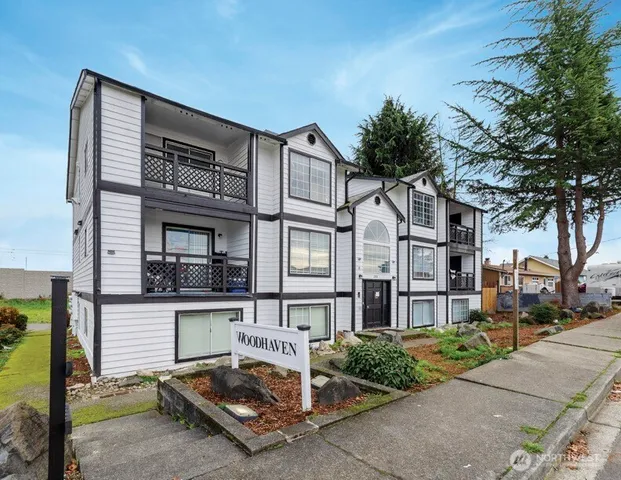 $1,815,000 | 23110 30th Avenue South, Des Moines, WA 98198