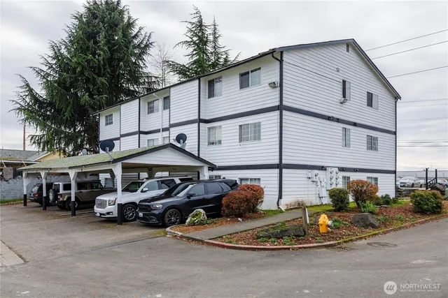 $1,815,000 | 23110 30th Avenue South, Des Moines, WA 98198