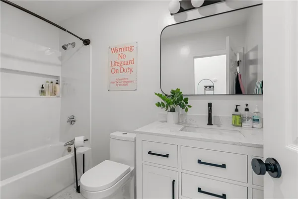 $3,000 | 26 West Narragansett Avenue, Unit 6, Newport, RI 02840