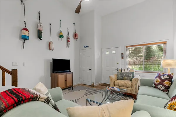 $3,000 | 26 West Narragansett Avenue, Unit 6, Newport, RI 02840