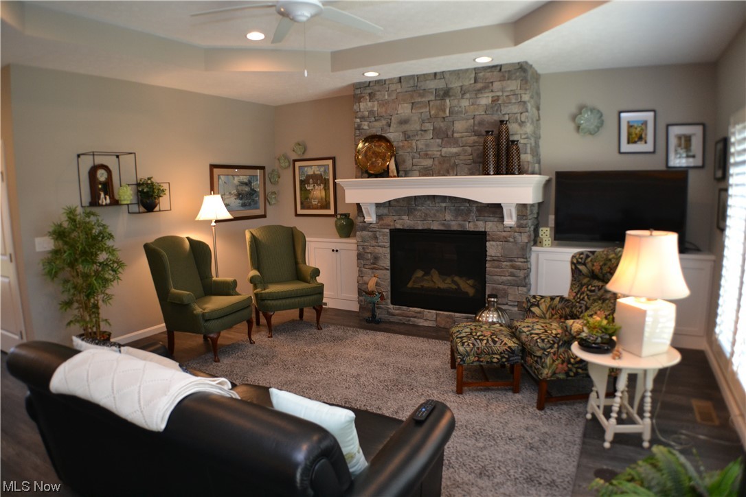 9052 Hummingbird Lane North Ridgeville, OH 44039 - Photo 3 of 34