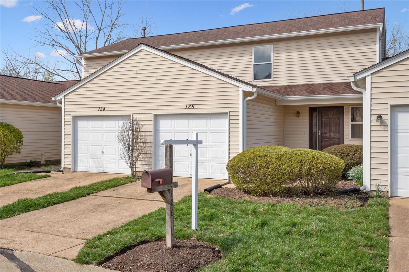 126 Cascade Terrace Drive Ballwin, MO 63021 - Photo 3 of 21 Gallery Image 3