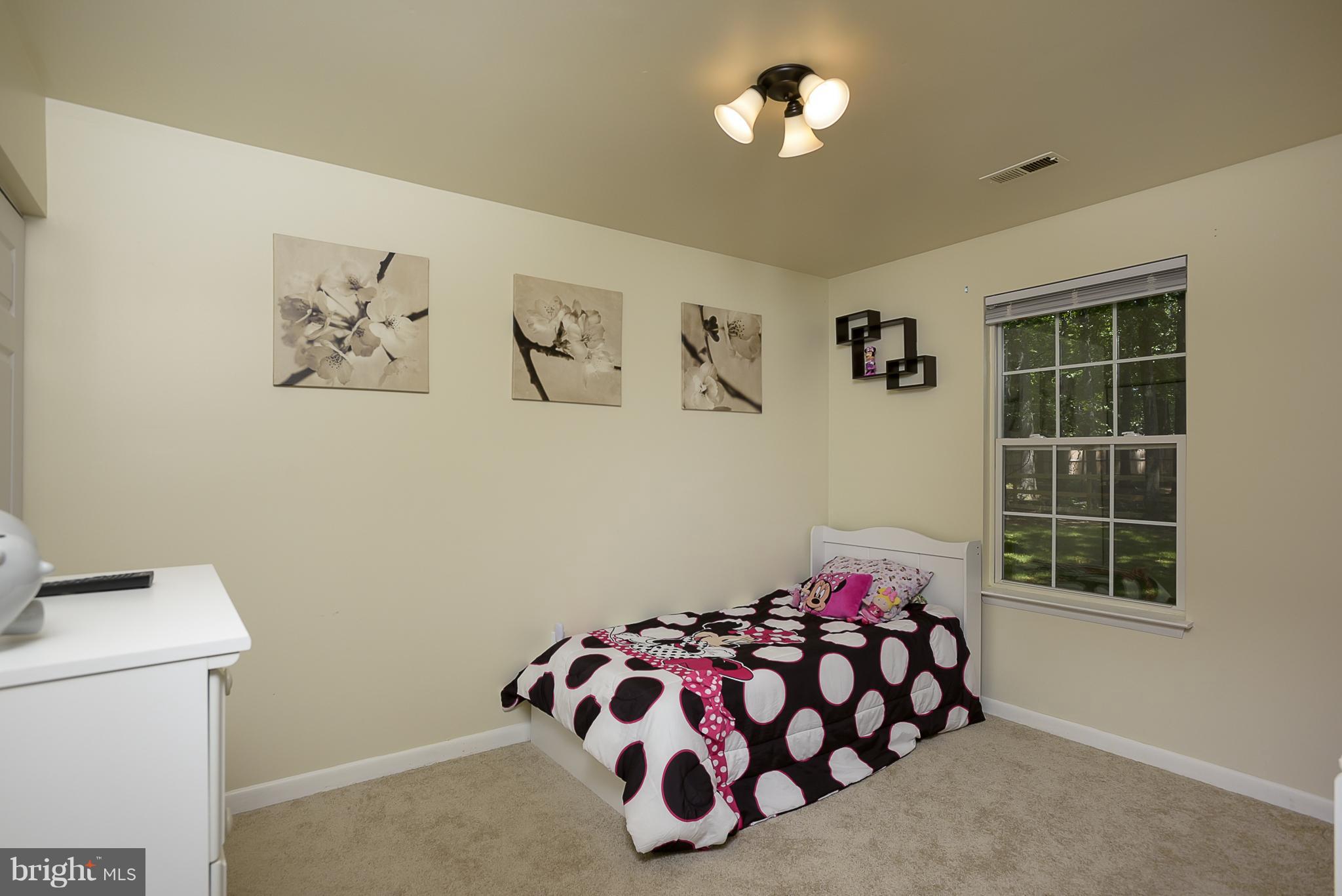 214 Longmoor Road Pasadena, MD 21122 - Photo 7 of 23 Nice Size Room for anyone to enjoy