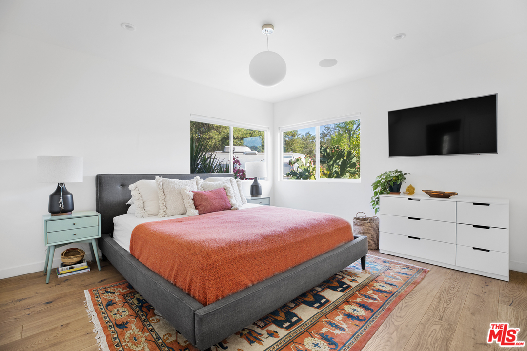 21263 Entrada Road Topanga, CA 90290 - Photo 13 of 34