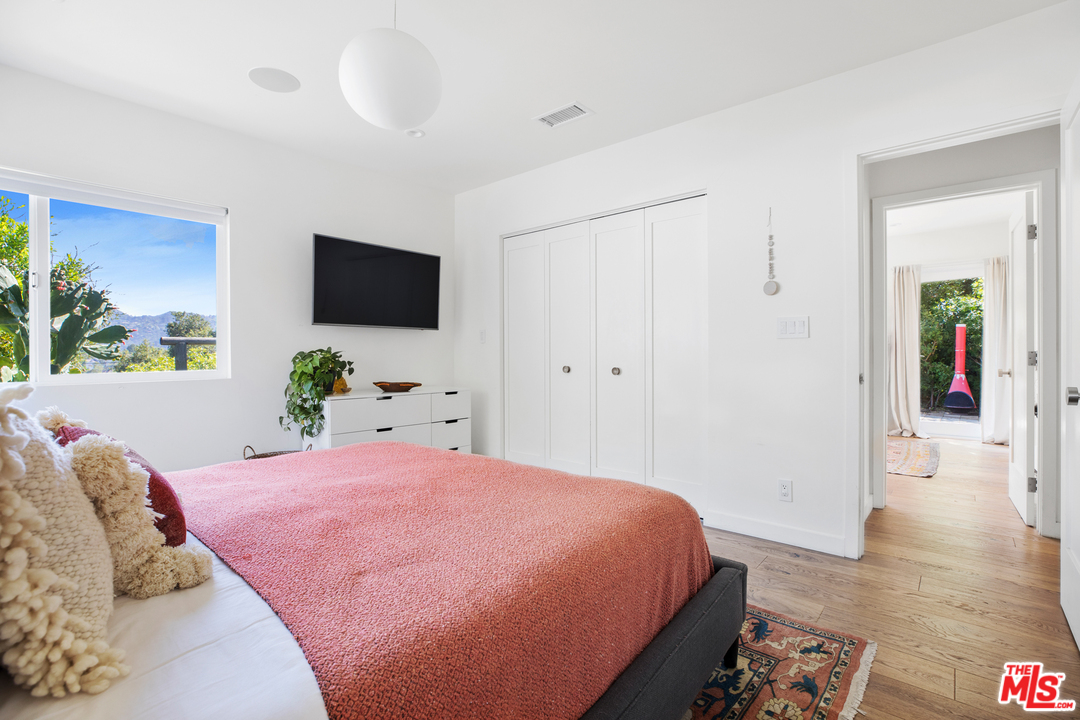 21263 Entrada Road Topanga, CA 90290 - Photo 14 of 34