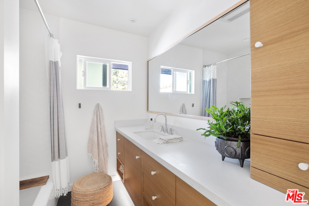 21263 Entrada Road Topanga, CA 90290 - Photo 19 of 34