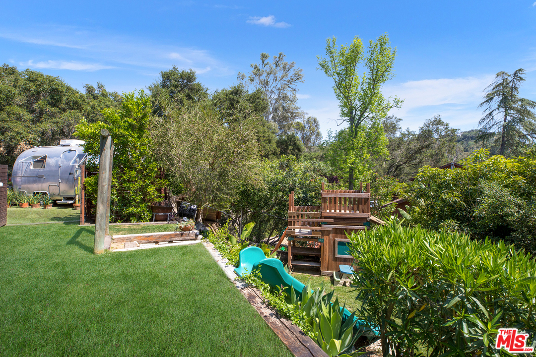 21263 Entrada Road Topanga, CA 90290 - Photo 20 of 34