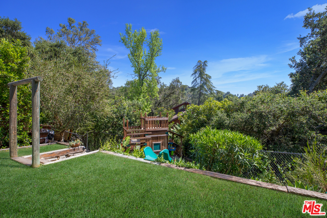 21263 Entrada Road Topanga, CA 90290 - Photo 21 of 34