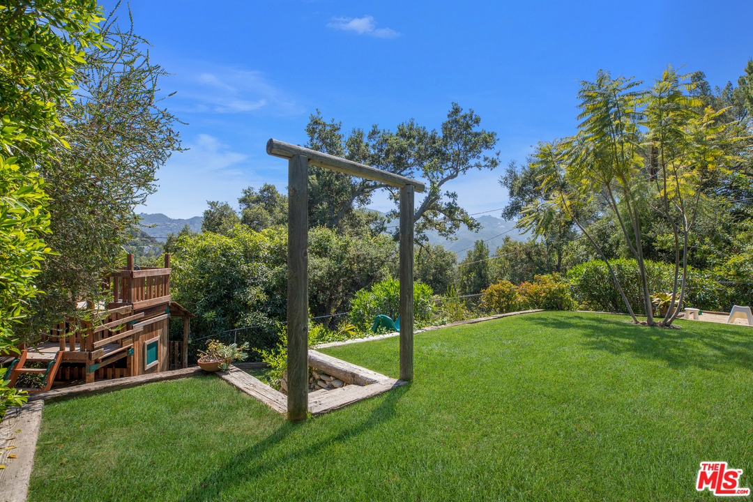 21263 Entrada Road Topanga, CA 90290 - Photo 22 of 34