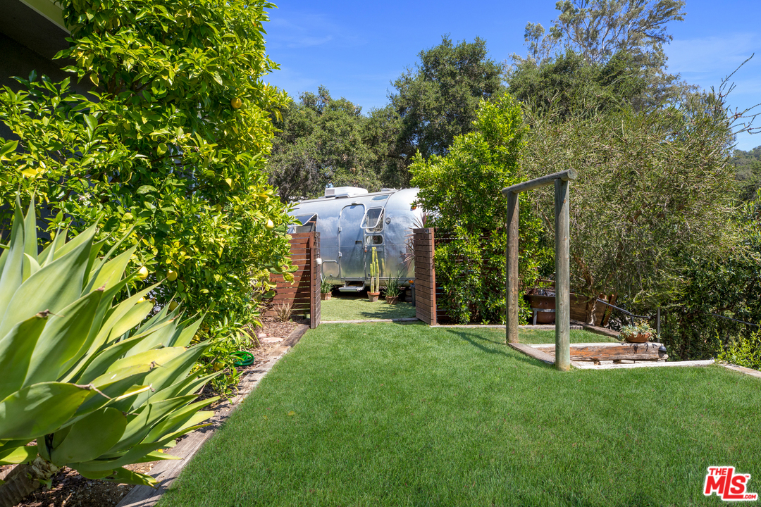 21263 Entrada Road Topanga, CA 90290 - Photo 23 of 34