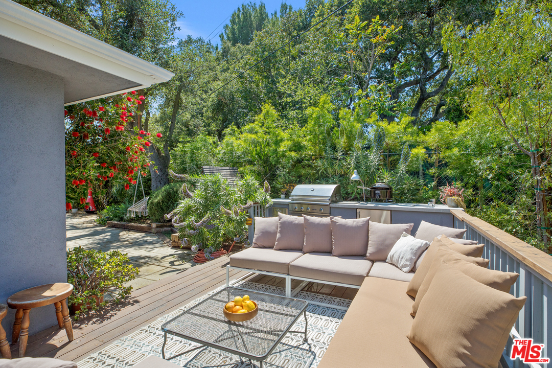 21263 Entrada Road Topanga, CA 90290 - Photo 31 of 34