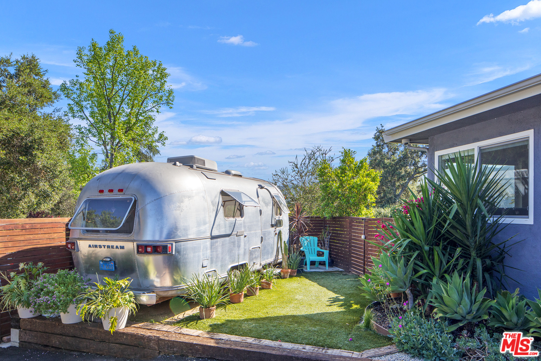 21263 Entrada Road Topanga, CA 90290 - Photo 33 of 34